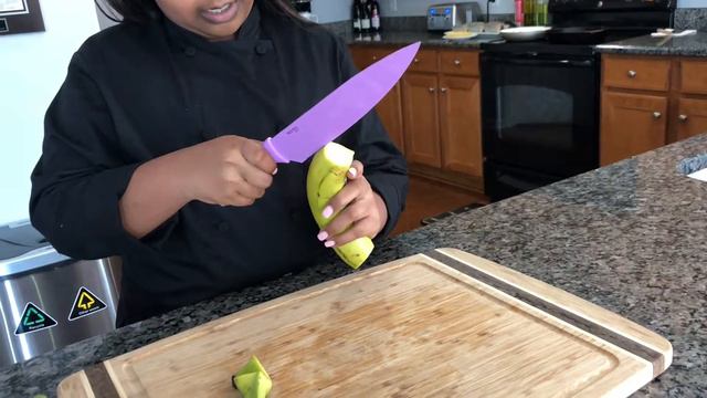 Victoria's Kitchen - Season 1, Episode 3 - Street Tacos, Tostones & Friends смотреть онлайн