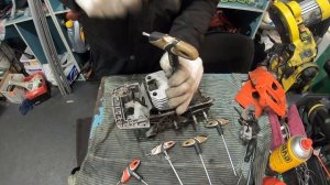 КАК ОТКРУТИТЬ ВИНТЫ СЛИЗАНЫЕ ПОСЛЕ ШЕСТИГРАННИКА на бензопиле