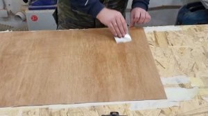 Наклеивание шпона на контактный клей. ШПОНИРОВАНИЕ ДВЕРНОЙ ФИЛЕНКИ