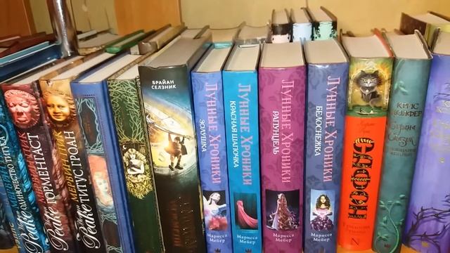 Книжные полки || Mой стеллаж|| Общий обзор смотреть онлайн