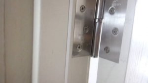 Устранение дефектов межкомнатных дверей, двери сами открываются и закрываются