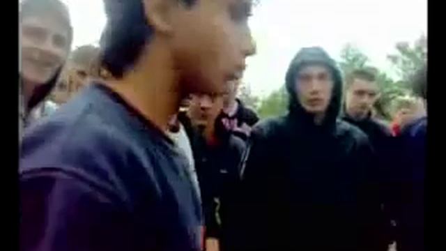 Парень 15 лет попустил всю компанию смотреть онлайн