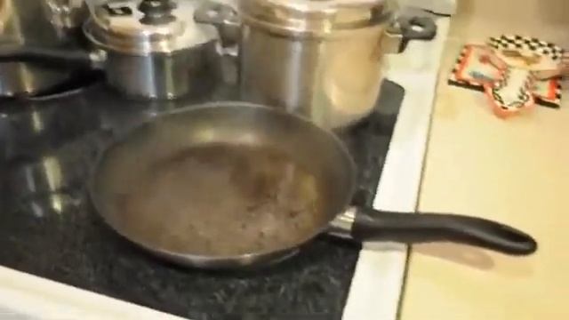 Как помыть сковородку с блестящей поверхностью смотреть онлайн