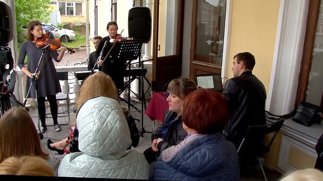 Дарья Осколкова в дуэте с преподавателем Эльвирой Сементух «Аве Мария» смотреть онлайн