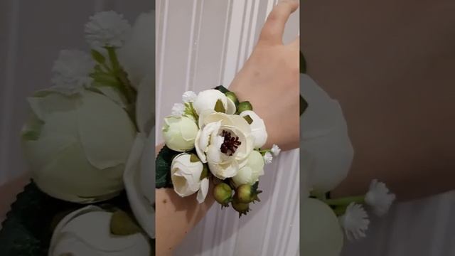 Браслет невест из цветов в бело зелёных тонах смотреть онлайн