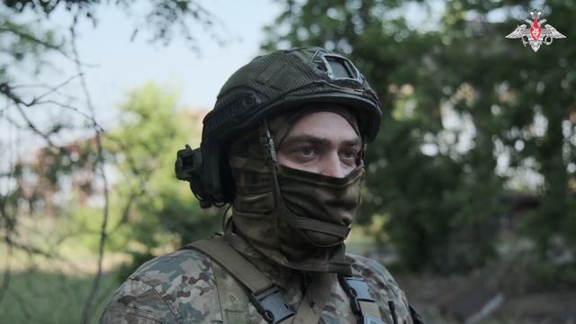 Старший офицер батареи с позывным «Пчела» рассказал, что основная задача артиллеристов на участке со смотреть онлайн