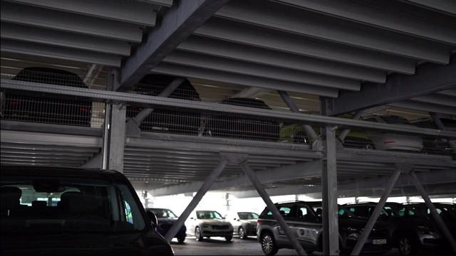 AUTOHAUS B13 / Hupen & Blinken смотреть онлайн