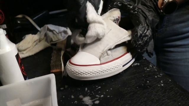 HOW TO CLEAN YOUR WHITE CONVERSE смотреть онлайн