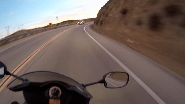 Suzuki SV1000 acceleration + sunset canyon ride смотреть онлайн