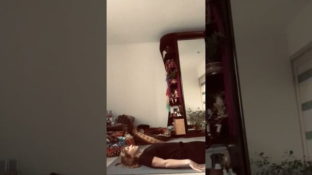 Сарвангасана (Поза стойки на плечах) + Випарита Карани асана ( Перевёрнутая психическая поза) смотреть онлайн