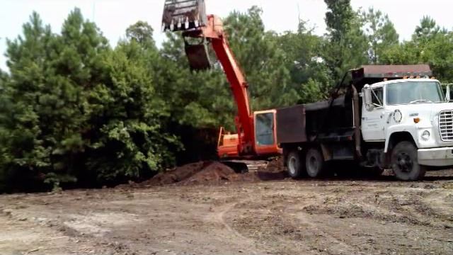 Daewoo Excavator Loading Dump Truck смотреть онлайн