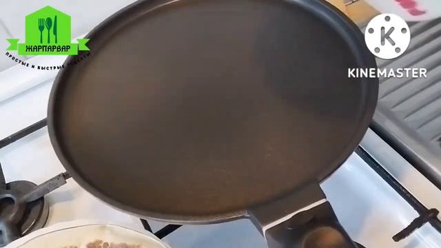 Бархатные блины со сметаной и с вареньем с черной смородины. Легкий и вкусный завтрак. смотреть онлайн