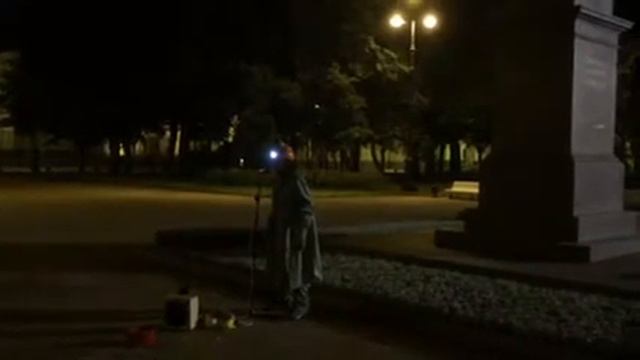 Мужское сопрано на площади искусств - Выйду в поле с конём смотреть онлайн
