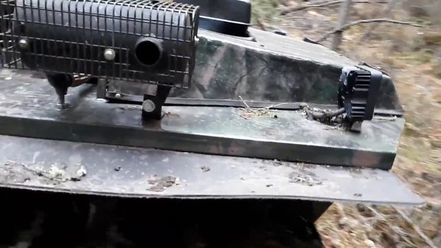 Попытка разуть гусеницу о поваленное дерево. смотреть онлайн