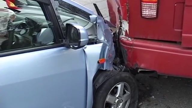 Рейсовый автобус и «легковушка» столкнулись на острове Русский