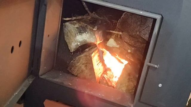 ПЕРВАЯ РАСТОПКА ПЕЧИ В ДОМЕ! Розжиг толем, проверяю тягу и варочную поверхность смотреть онлайн