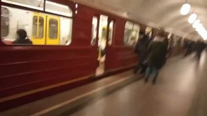Красная стрела на станции.Охотный ряд. 81-717/714