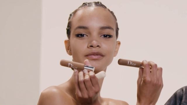 Beauty Tips With Peter Philips - Dior Backstage Face & Body Flash Protector Concealer смотреть онлайн