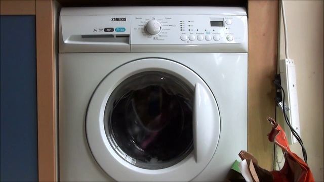 Zanussi Aquafall ZWHB7160 Washing Machine : Synthetics 60'c Quick wash + extra rinse смотреть онлайн