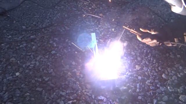 Svářecí invertor Kowax GeniArc 140 - sváření přípravku na hever ke kácení stromů смотреть онлайн