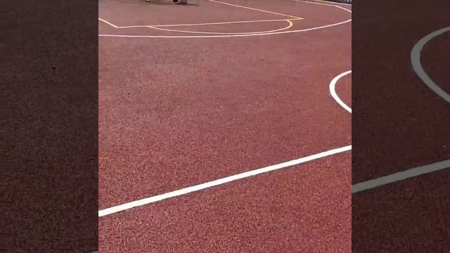 Спортивная площадка в Воронеже. Резиновое, бесшовное покрытие выполнено компанией " Покров". смотреть онлайн