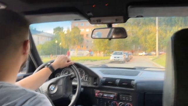 BMW e34 или BMW e39. Какой бумер купить за 250к. Стоит ли покупать в 22 году. Честно про легенды БМ смотреть онлайн