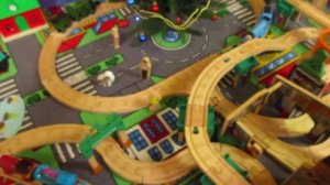 Деревянная Железная Дорога для паровозиков НА ВСЮ КОМНАТУ / Развивающее видео