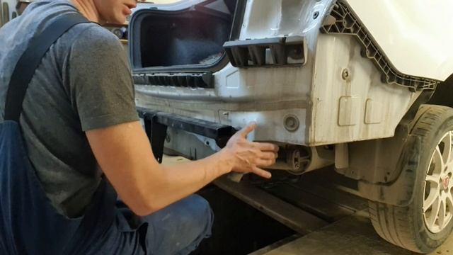 Установка фаркопа на Skoda Rapid