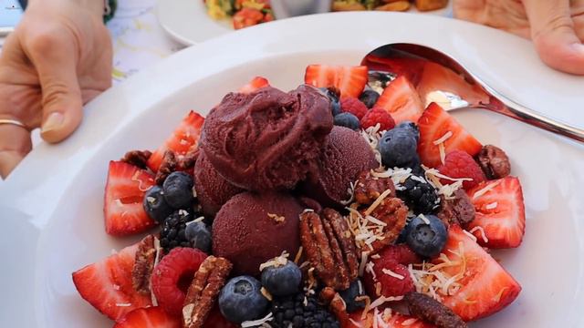 Завтрак в Ресторане Дома Отдыха - Вкусный Подарок - Эгине - Семейный Влог - Heghineh Vlogs in Rus смотреть онлайн