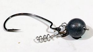 Как оснастить офсетный крючок чебурашкой и штопором.