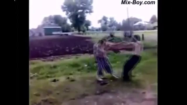 ПРИКОЛЫ Драка пьяных алкашей! СИНИКИ ЧУДЯТ Смотри всем! смотреть онлайн