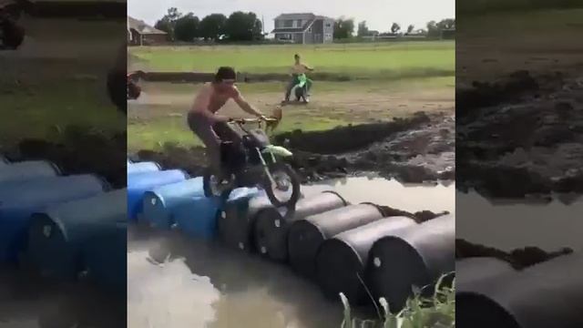 ???? смотреть онлайн