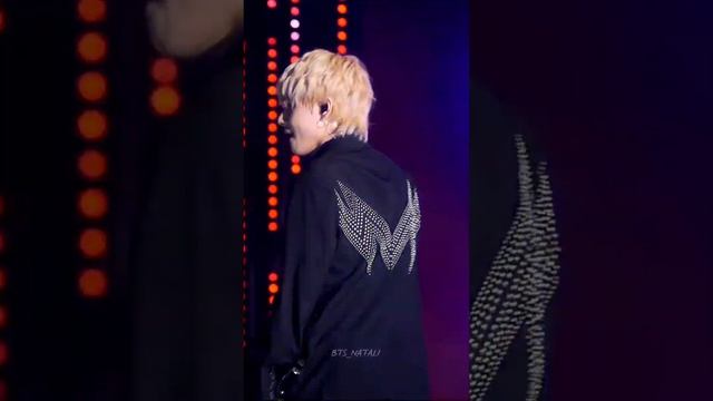 Сногсшибательный Ким Тэхён. Не огонь,а настоящий пожар!Адреналин зашкаливает! #taehyung #bts смотреть онлайн