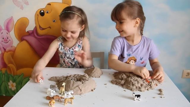 Учим названия животных, спрятанных в Кинетическом песке. Обучающее видео. смотреть онлайн
