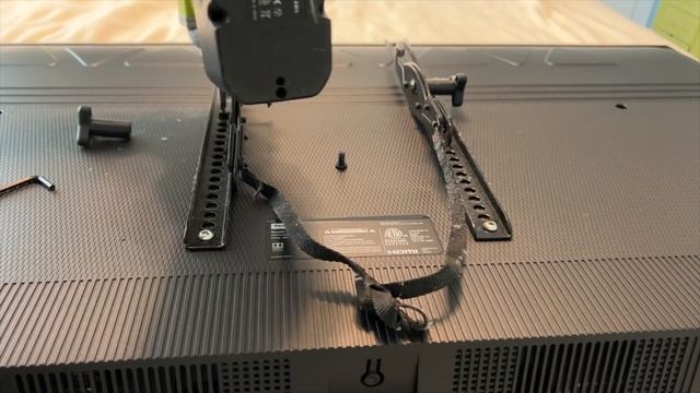 How to attach a 55 inch Roku TCL 4K Smart TV to a Wall Mount смотреть онлайн