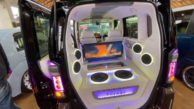 【HONDA NBOX】イベント会場でド目立ち！していたN-BOX смотреть онлайн