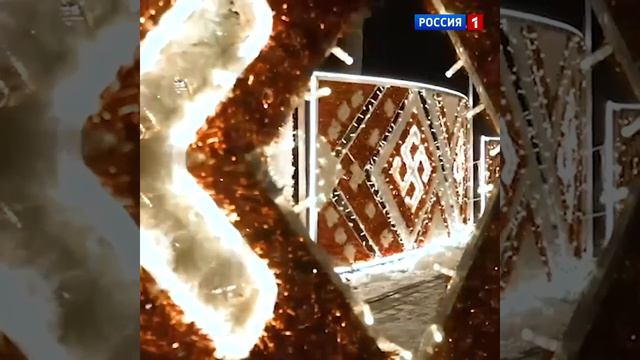 🎄 В Латвии полным ходом идёт подготовка к Новому году, только вот украсили ёлку символом, свастики смотреть онлайн