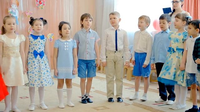 Выглянуло солнышко из-за серых туч. Поют дети. смотреть онлайн