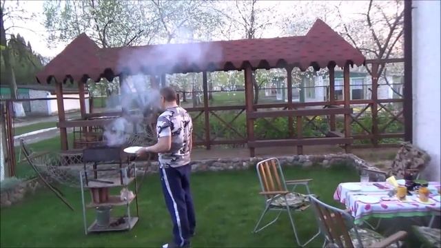#599 Беларусь Что растет у Лены на клумбах Уборка и ужин во дворе смотреть онлайн