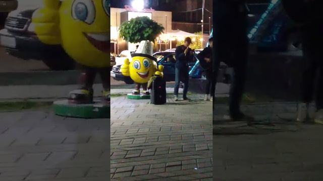 мужики играют на гитаре и поют смотреть онлайн