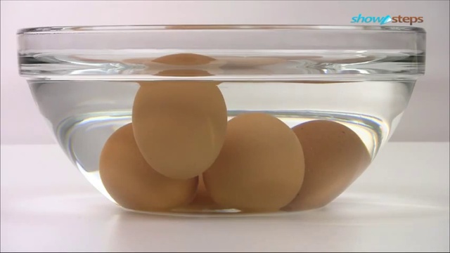 Как проверить свежесть яиц смотреть онлайн