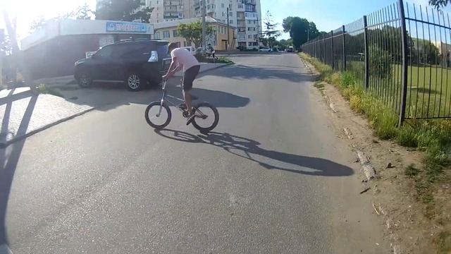 Влог в стриту . Катаемся на самокате и бмх . В Фонтанке нет скейт парка негде кататься смотреть онлайн