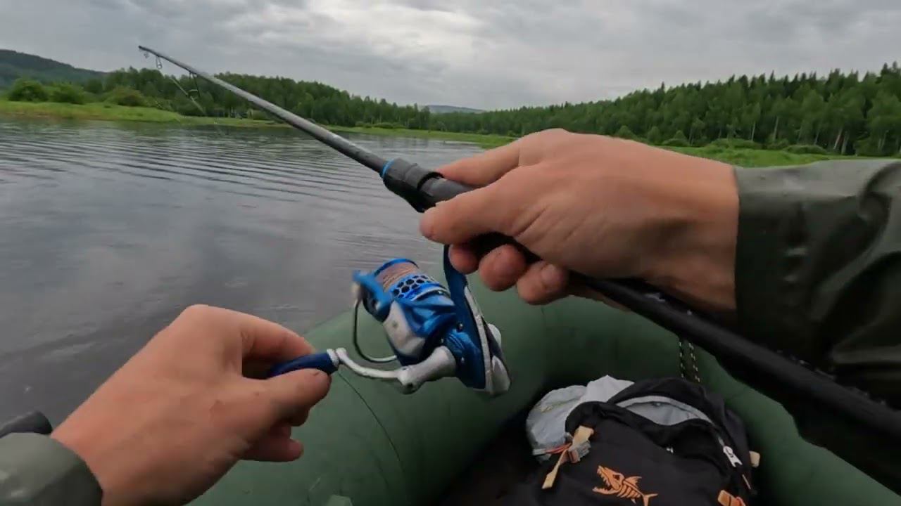 РАССЛАБЛЯЮЩАЯ РЫБАЛКА НА ЩУКУ. ТРУДОВАЯ РЫБАЛКА В ДОЖДЬ. #рыбалка #щука #звукидождя