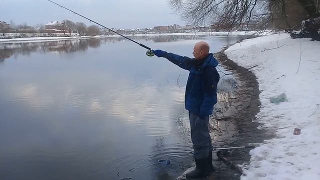 Заброс инерционной катушкой в перчатках смотреть онлайн