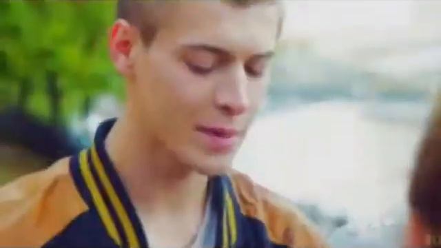 Паша\\Аня - Мимо нас смотреть онлайн