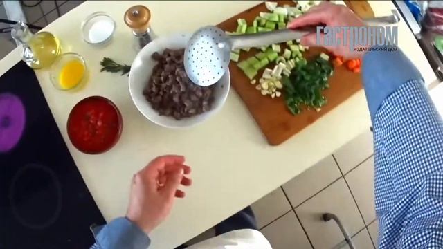 Спагетти с мясным рагу смотреть онлайн