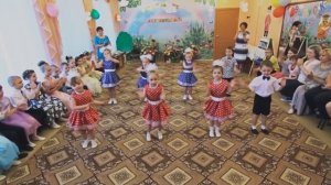 Малыши поздравляют выпускников детского сада. г. Лыткарино