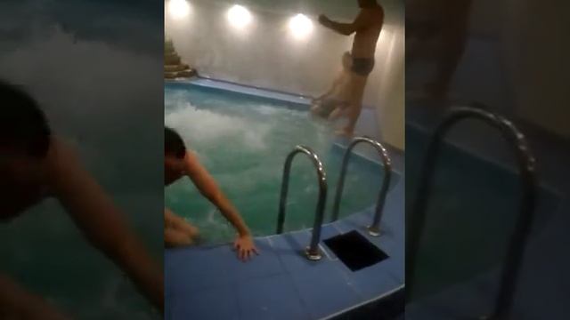Баня бухие в джакузи корпоратив смотреть онлайн