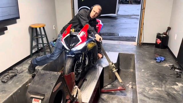 New Monster Chinese fairings and the Honda Cbr 1000RR first dyno with Chris Moore Mafia смотреть онлайн