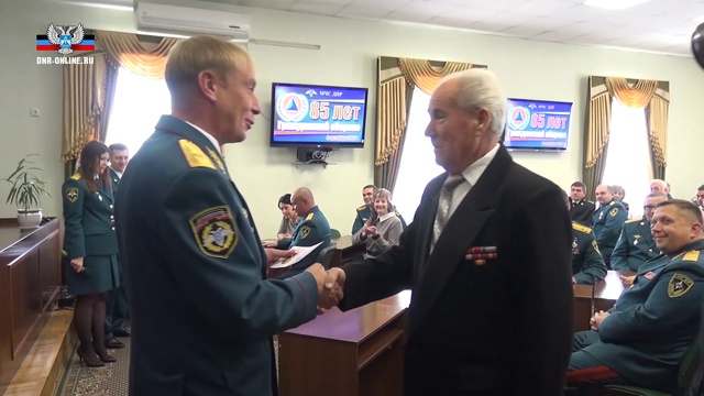 В МЧС ДНР состоялось торжественное мероприятие, посвященное 85-й годовщине гражданской обороны смотреть онлайн